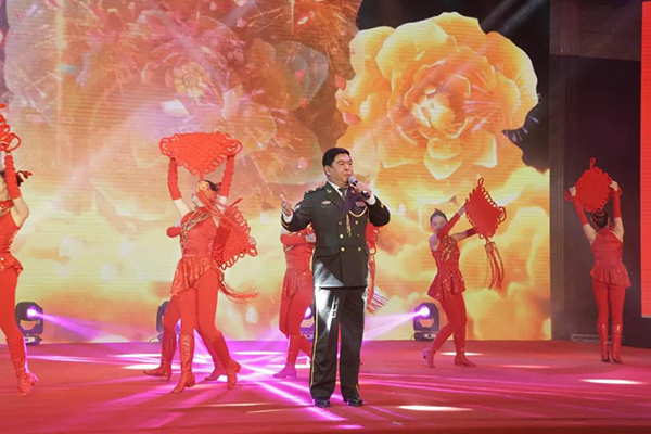 中國人民解放軍南京軍區政治部前線文工團歌唱演員（國家二級演員）